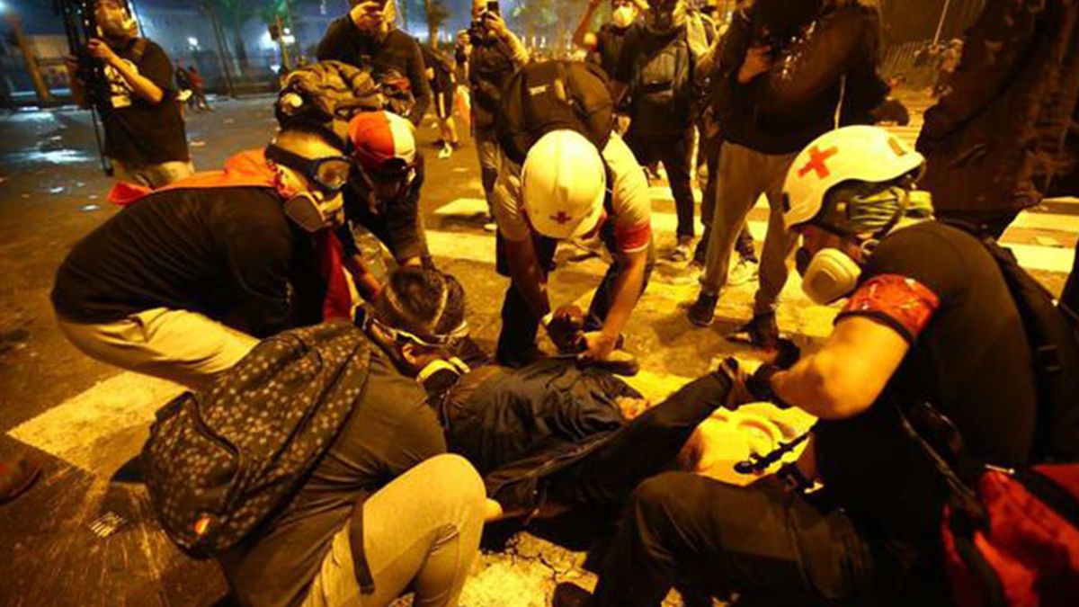 Horas después se confirmó el segundo deceso, de un varón de 24 años identificado como Inti Sotelo Camargo, quien llegó con una herida grave en el tórax al Hospital Grau. Según declaraciones del padre y el hermano de la víctima a los medios, el joven habría llegado sin vida al establecimiento médico.