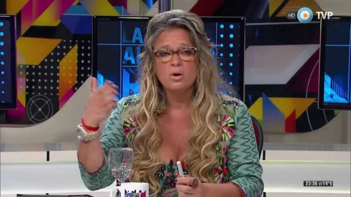 Mariana Moyano es una periodista y docente universitaria argentina. Es docente de la carrera de Ciencias de la Comunicación en la Facultad de Ciencias Sociales de la UBA.Se desempeña en medios gráficos, radiales y televisivos. Es colaboradora habitual de los diarios Página/12 y Miradas al Sur.