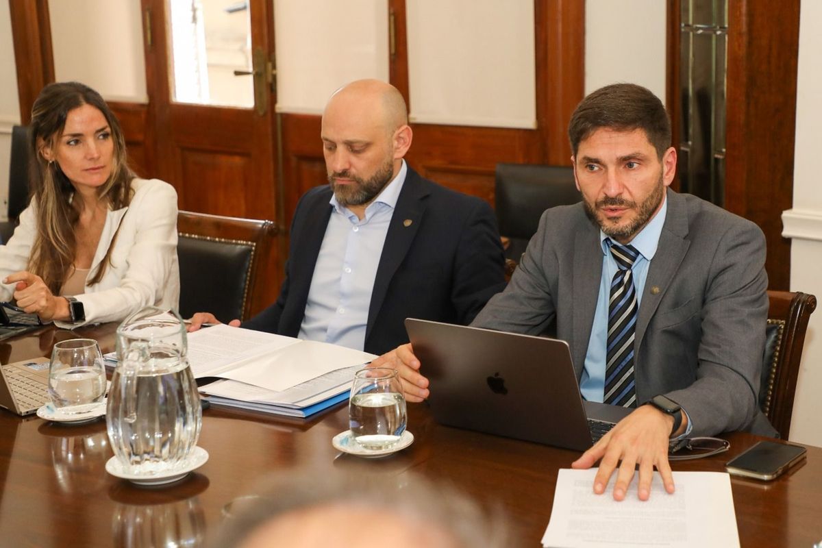 El gobernador Pullaro se reunió con representantes de la industria y la producción.&nbsp;