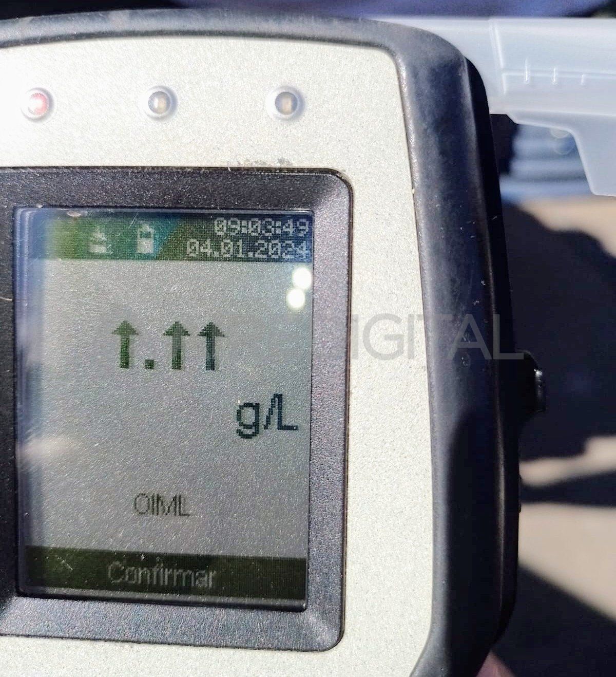 El conductor del Citroën tenía más de 3.0 g/l, el tope que permite medir el aparato de los inspectores de Tránsito. El conductor del Citroën tenía más de 3.0 g/l, el tope que permite medir el aparato de los inspectores de Tránsito.