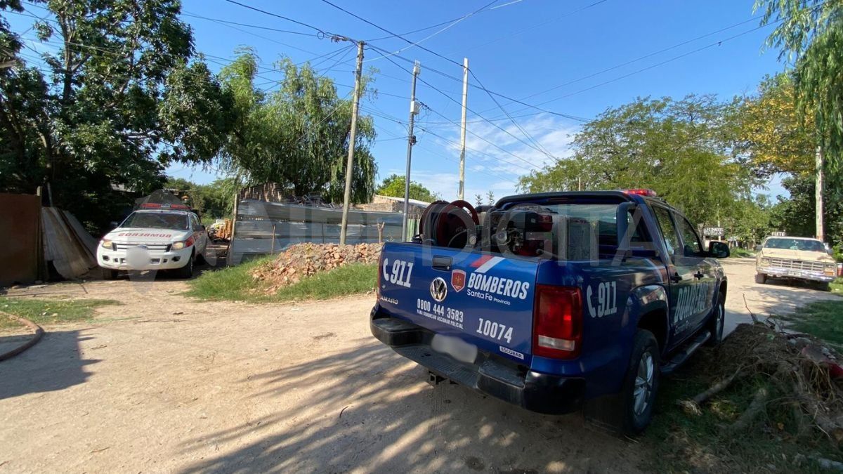 Bomberos de Santa Fe controlaron un incendio en una vivienda de barrio Cabal.