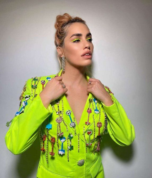 Lali, una de las que se atrevió al amarillo en su make up