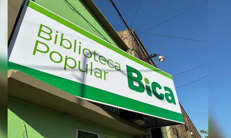 Este jueves, 15 de junio, la BiblioBica (la biblioteca del Bica) celebró sus 47 años de trabajo cultural. Este jueves, 15 de junio, la BiblioBica (la biblioteca del Bica) celebró sus 47 años de trabajo cultural.