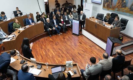 La concejala de Santa Fe por la UCR, Titi Barletta, participó este miércoles de la audiencia pública organizada por la comisión de Régimen Municipal, Derecho a la Ciudad y Ordenamiento Territorial. La concejala de Santa Fe por la UCR, Titi Barletta, participó este miércoles de la audiencia pública organizada por la comisión de Régimen Municipal, Derecho a la Ciudad y Ordenamiento Territorial.