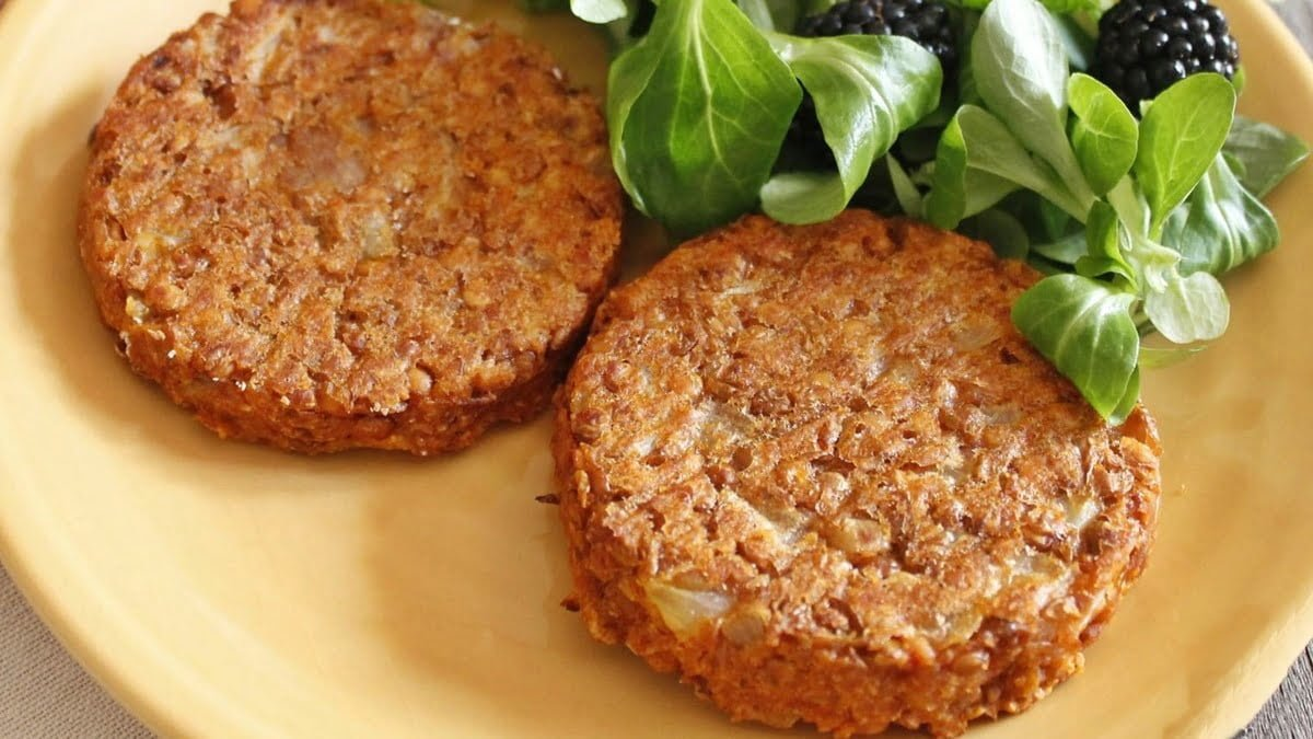 Las hamburguesas de lentejas son una opción deliciosa y nutritiva para hacer en casa y gastar poco dinero. Las hamburguesas de lentejas son una opción deliciosa y nutritiva para hacer en casa y gastar poco dinero.