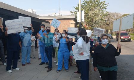 Luego de los gremios de los trabajadores de la salud de la provincia rechazara la oferta salarial presentada por el gobierno provincial, las autoridades trabajan para mejorar la propuesta. Luego de los gremios de los trabajadores de la salud de la provincia rechazara la oferta salarial presentada por el gobierno provincial, las autoridades trabajan para mejorar la propuesta.