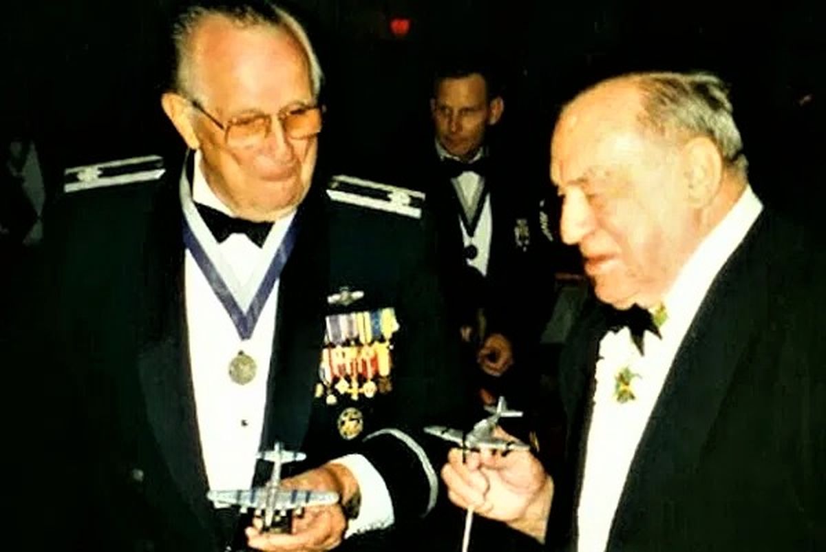 Ambos se encontraron el jueves 21 de junio de 1990, en Seattle, casi 47 años después de protagonizar una increíble historia que, partir de ahí, despertó el interés de todo el mundo.