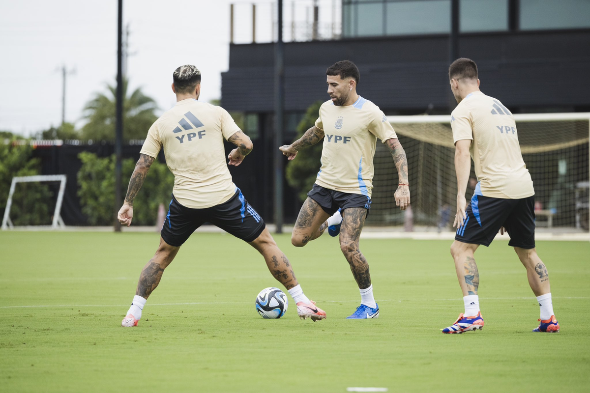 Nicolás Otamendi en la práctica de la Selección Argentina. Nicolás Otamendi en la práctica de la Selección Argentina.