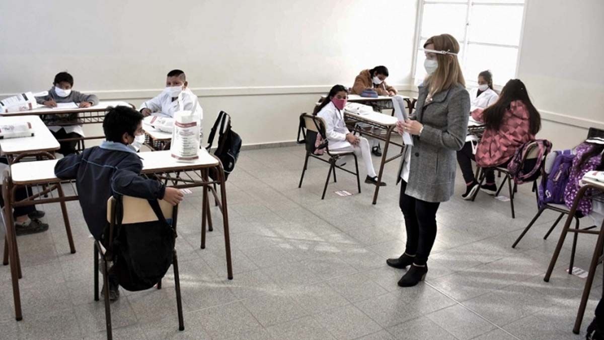 Los alumnos son de 14 de los 19 departamentos de&nbsp;San Juan y regresaron este lunes a clases.&nbsp;