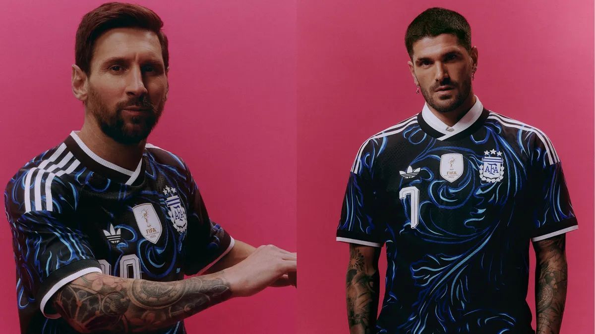 La camiseta alternativa del seleccionado argentino. La camiseta alternativa del seleccionado argentino.