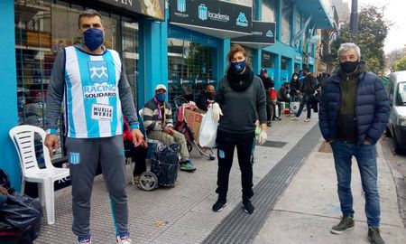 La solidaridad estuvo vigente en la sede de Racing de Villa del Parque. La solidaridad estuvo vigente en la sede de Racing de Villa del Parque.