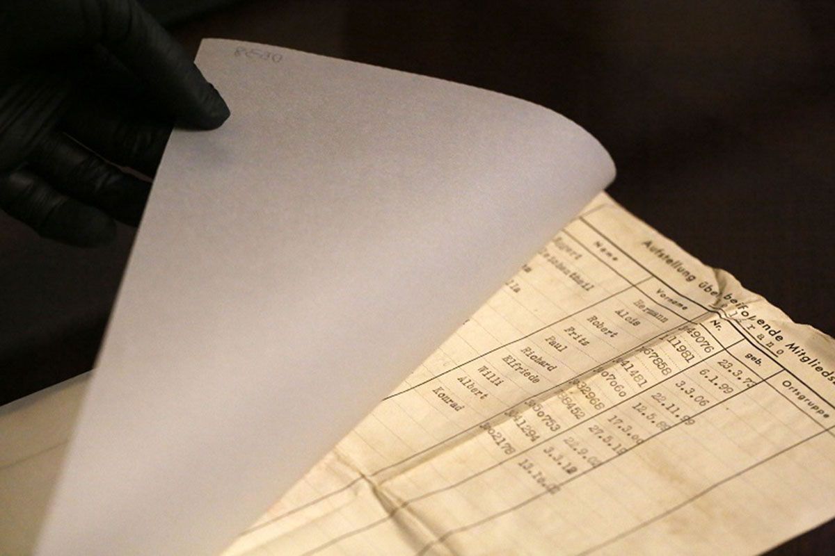 El descubrimiento incluye libretas con esvásticas, documentos y propaganda y ha generado gran interés mundial. El descubrimiento incluye libretas con esvásticas, documentos y propaganda y ha generado gran interés mundial.