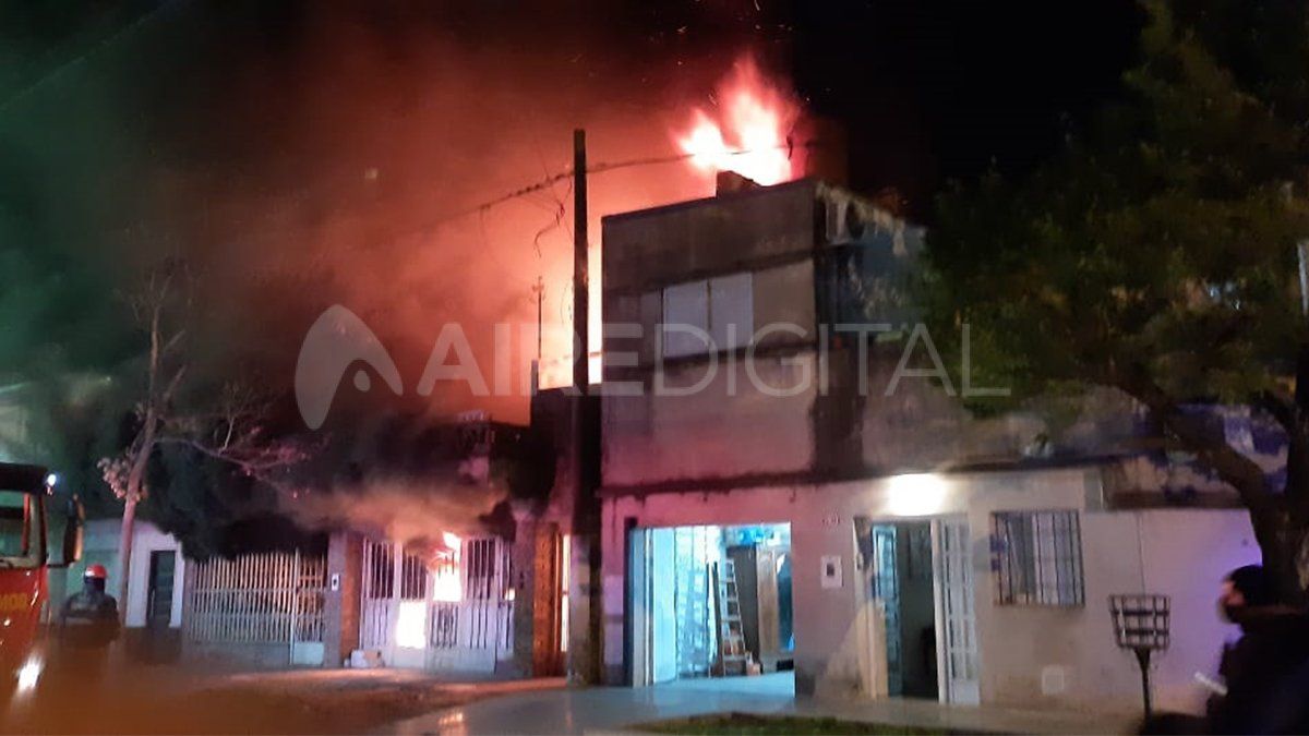 Incendio en una casa de J.P. López 3300