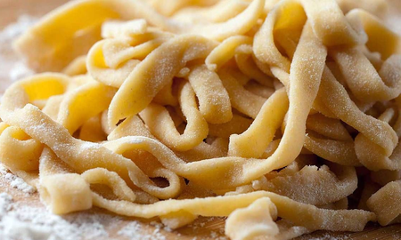 La receta para hacer fideos caseros con 4 ingredientes sencillos La receta para hacer fideos caseros con 4 ingredientes sencillos