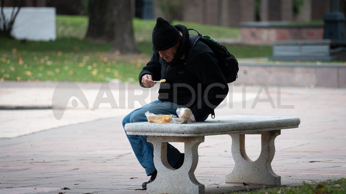 Un relevamiento realizado por la Municipalidad indica que hay 18 hombres adultos en situación estructural de calle. Pero desde la ONG Actitud Solidaria