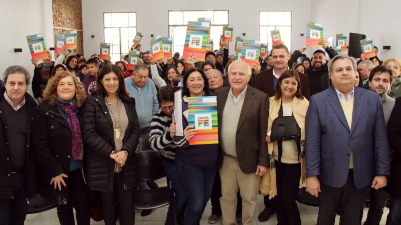 Santo Tomé: 40 familias recibieron las escrituras de sus viviendas