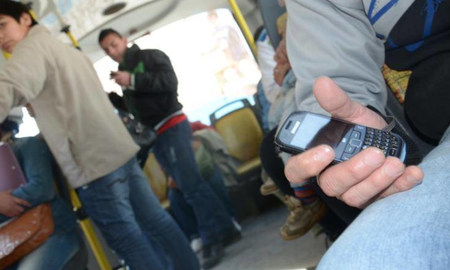 que significa que una persona escuche musica con altavoz en el colectivo, segun la psicologia que significa que una persona escuche musica con altavoz en el colectivo, segun la psicologia
