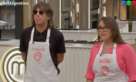 MasterChef Celebrity: Joaquín Levinton y Malena Guinzburg se amigaron e hicieron una torta que despertó carcajadas . MasterChef Celebrity: Joaquín Levinton y Malena Guinzburg se amigaron e hicieron una torta que despertó carcajadas .