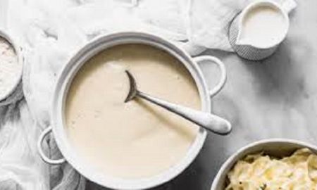 Esta versión de bechamel casera es ideal para usar en lasañas, canelones, pastas gratinadas, verduras al horno o cualquier receta que necesite una salsa cremosa y llena de sabor. Esta versión de bechamel casera es ideal para usar en lasañas, canelones, pastas gratinadas, verduras al horno o cualquier receta que necesite una salsa cremosa y llena de sabor.
