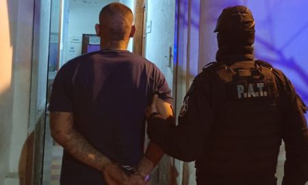 El barra al momento de ser trasladado a sede policial. El barra al momento de ser trasladado a sede policial.