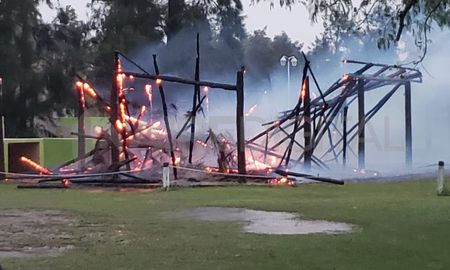 tostado: cayo un rayo en un club, desato un incendio y un quincho se consumio por las llamas tostado: cayo un rayo en un club, desato un incendio y un quincho se consumio por las llamas