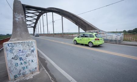 La circulación sobre Puente Carretero Santa Fe - Santo Tomé se encontraba restringida desde el viernes pasado por los trabajos de reparación. La circulación sobre Puente Carretero Santa Fe - Santo Tomé se encontraba restringida desde el viernes pasado por los trabajos de reparación.