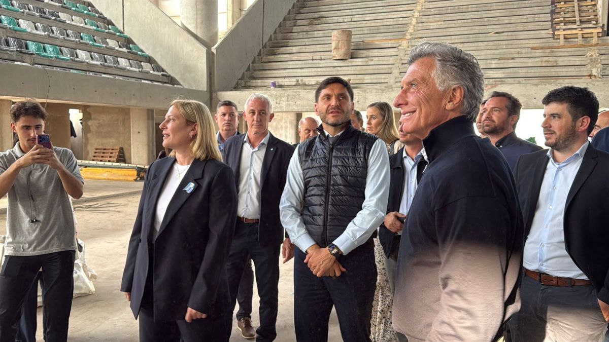 La visita tuvo además un componente político. Consultado sobre el futuro del gobernador, Macri valoró la reforma constitucional santafesina que habilita una sola reelección.