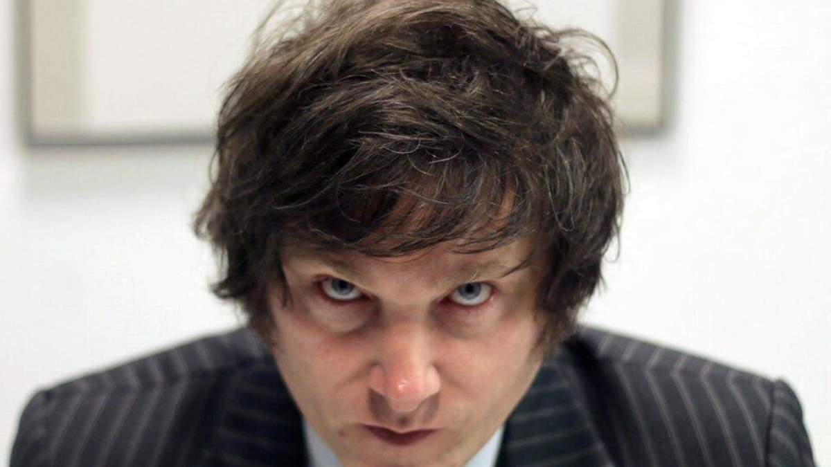 El jefe de Estado sorprendió al afirmar que su gobierno está “a muy poco de dolarizar”.