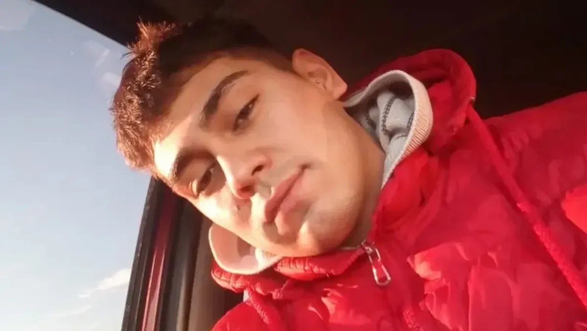 El joven había salido de la casa donde vivía con su madre para poder visitar a su novia, embarazada de cinco meses, pero nunca llego.