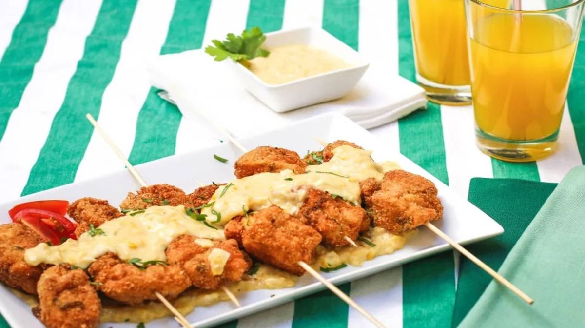 Pinchos de pollo con salsa de choclo