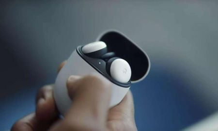 Google sorprende una vez más a los usuarios con auriculares inalámbricos de reducido costo y altas prestaciones. Google sorprende una vez más a los usuarios con auriculares inalámbricos de reducido costo y altas prestaciones.