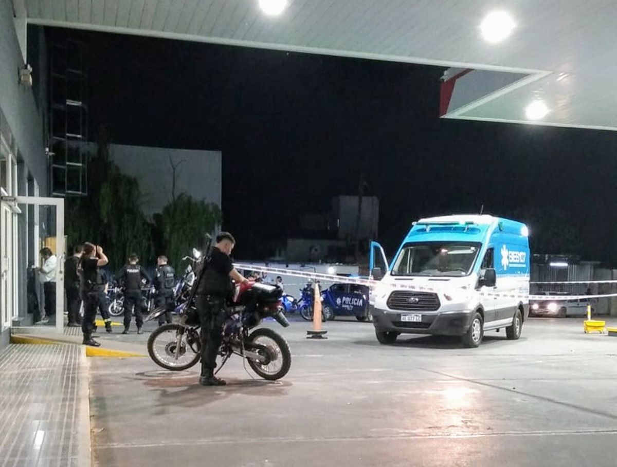 El crimen ocurrió en una estación de servicios ubicada en Mendoza y Ravignani.