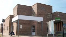 El joven utilizó una cadena de moto para atacar a sus compañeros dentro del aula.