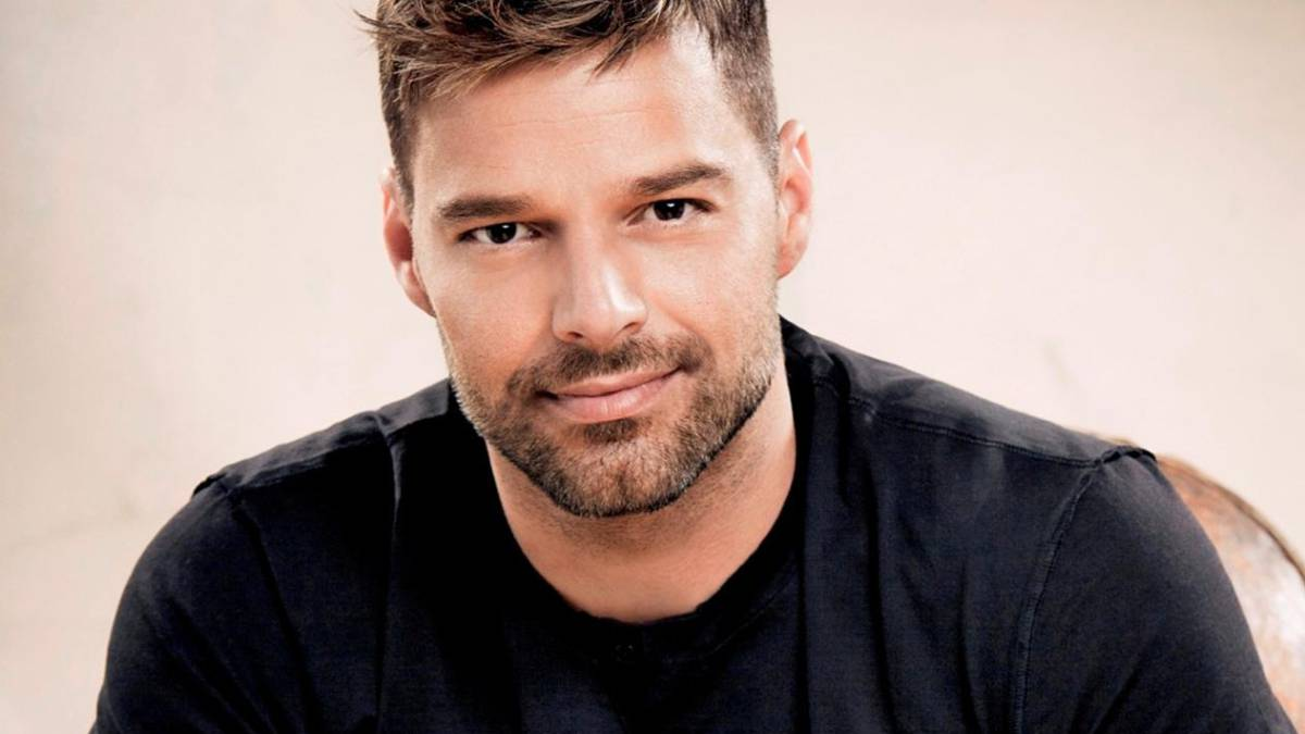 El inesperado cambio de look de Ricky Martin que divide opiniones