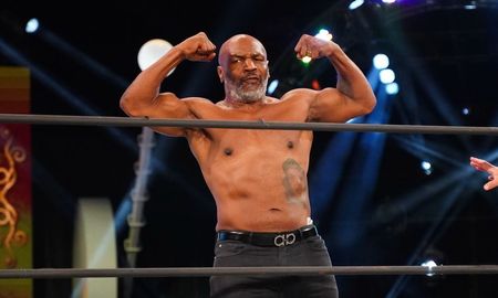 Mike Tyson volverá a pelear luego de 15 años ante Roy Jones Junior, el 12 de septiembre en Los Ángeles. Mike Tyson volverá a pelear luego de 15 años ante Roy Jones Junior, el 12 de septiembre en Los Ángeles.