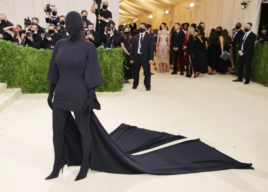 El look de Kim Kardashian en el Met Gala.