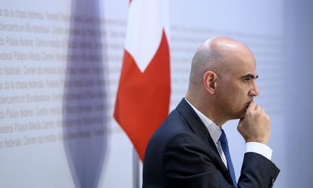 Las medidas aprobadas por el referéndum llegan en el momento que el primer ministro Sanidad Alain Berset, fue amenazado de muerte. Las medidas aprobadas por el referéndum llegan en el momento que el primer ministro Sanidad Alain Berset, fue amenazado de muerte.