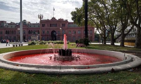 las fuentes de plaza de mayo se tineron de rojo a cinco anos de la muerte de nisman las fuentes de plaza de mayo se tineron de rojo a cinco anos de la muerte de nisman