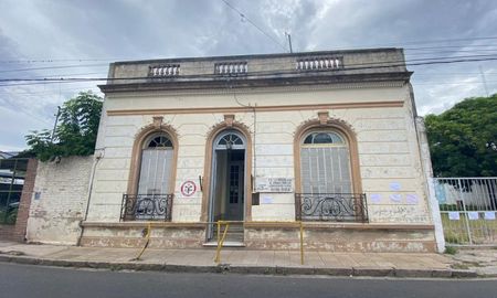 Ingreso al establecimiento educativo que fue blanco de la delincuencia. Ingreso al establecimiento educativo que fue blanco de la delincuencia.