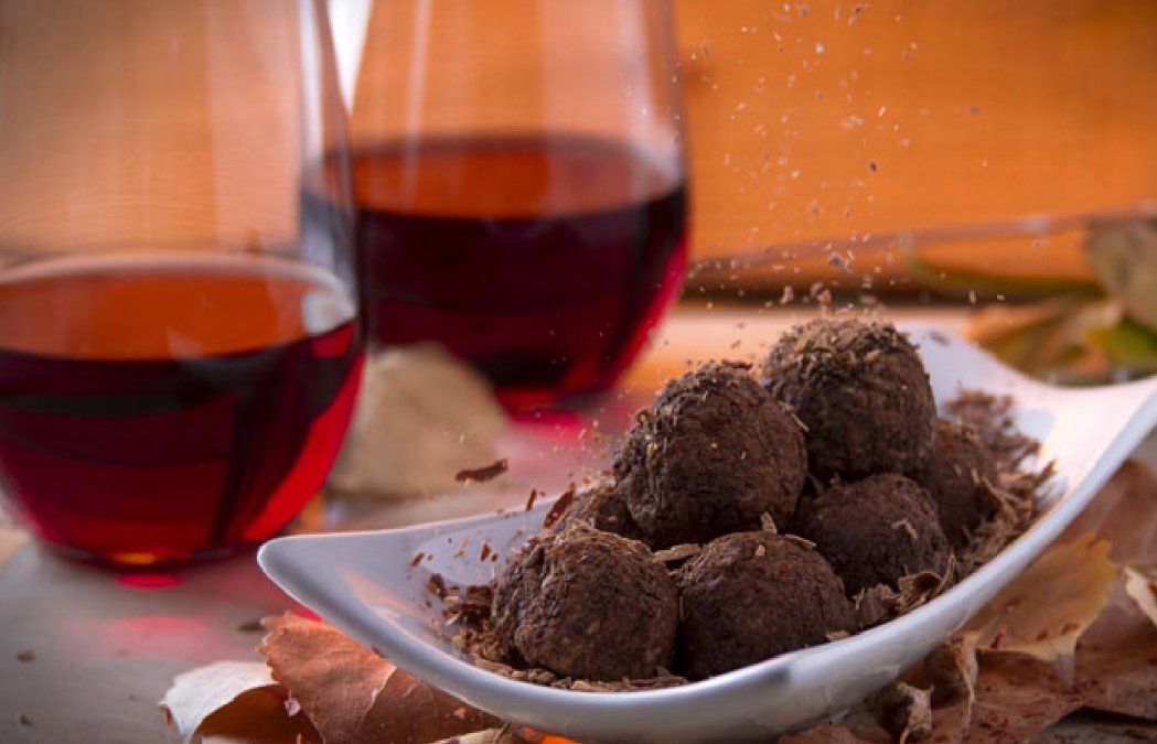 Aprende a preparar trufas al vino tinto con esta receta