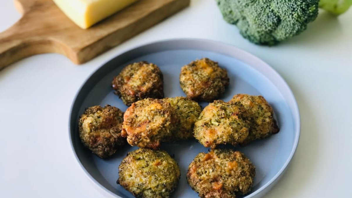 La forma más rica de comer brócoli: nuggets crocantes con queso que se hacen solos en la freidora de aire