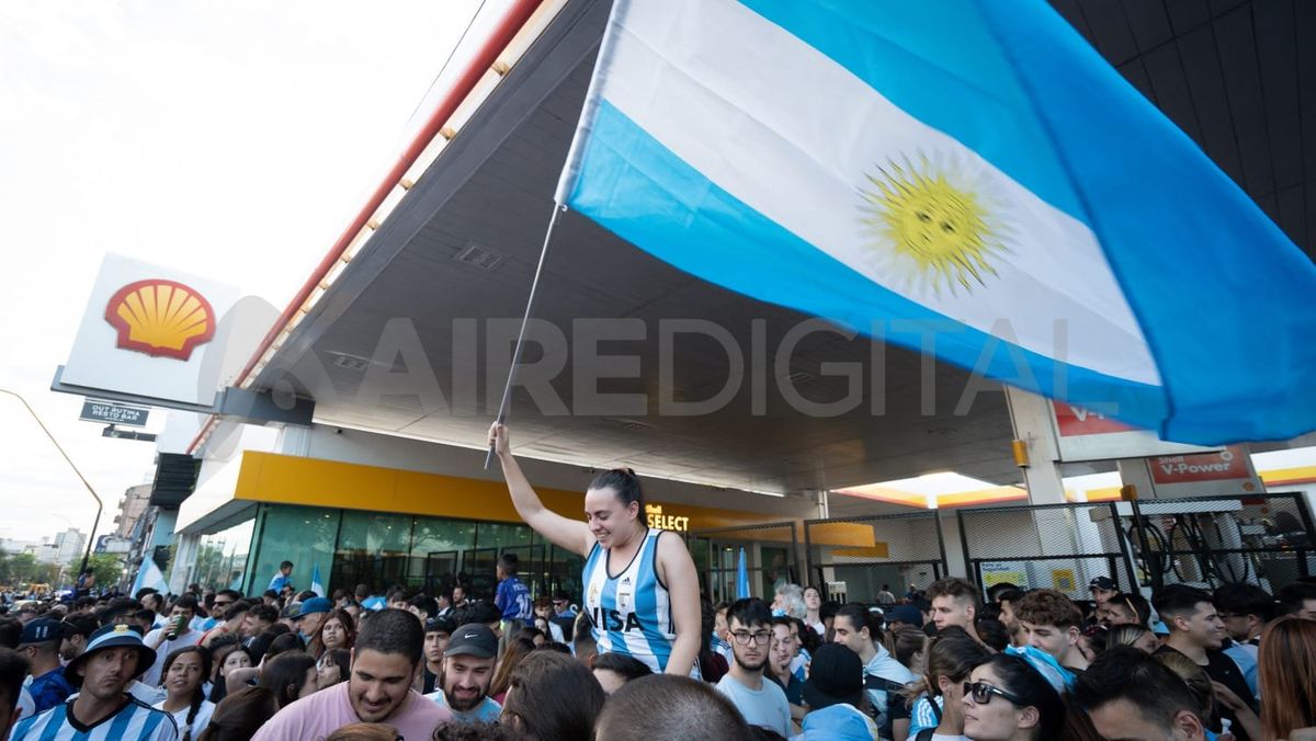 Como ya se hizo para la semifinal contra Croacia, el domingo también se colocará un vallado preventivo en la estación de servicio ubicada en la esquina de Bulevar y Rivadavia. 