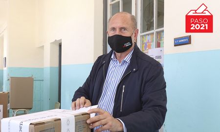 El gobernador Omar Perotti votó este mediodía en Rafaela. El gobernador Omar Perotti votó este mediodía en Rafaela.