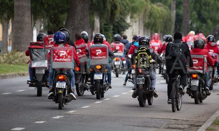 Cadetes de Pedidos Ya marcharon hasta el ministerio de Seguridad Cadetes de Pedidos Ya marcharon hasta el ministerio de Seguridad