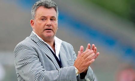 A su vez, Grondona explicó que Diego se cortó solo durante el Mundial de Sudáfrica 2010 y al mismo tiempo su padre no iba al predio porque veía un ambiente raro. A su vez, Grondona explicó que Diego se cortó solo durante el Mundial de Sudáfrica 2010 y al mismo tiempo su padre no iba al predio porque veía un ambiente raro.