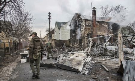 Rusia bombardeó el aeropuerto de Odessa y destruyó a misilazos la pista de aterrizaje. Rusia bombardeó el aeropuerto de Odessa y destruyó a misilazos la pista de aterrizaje.