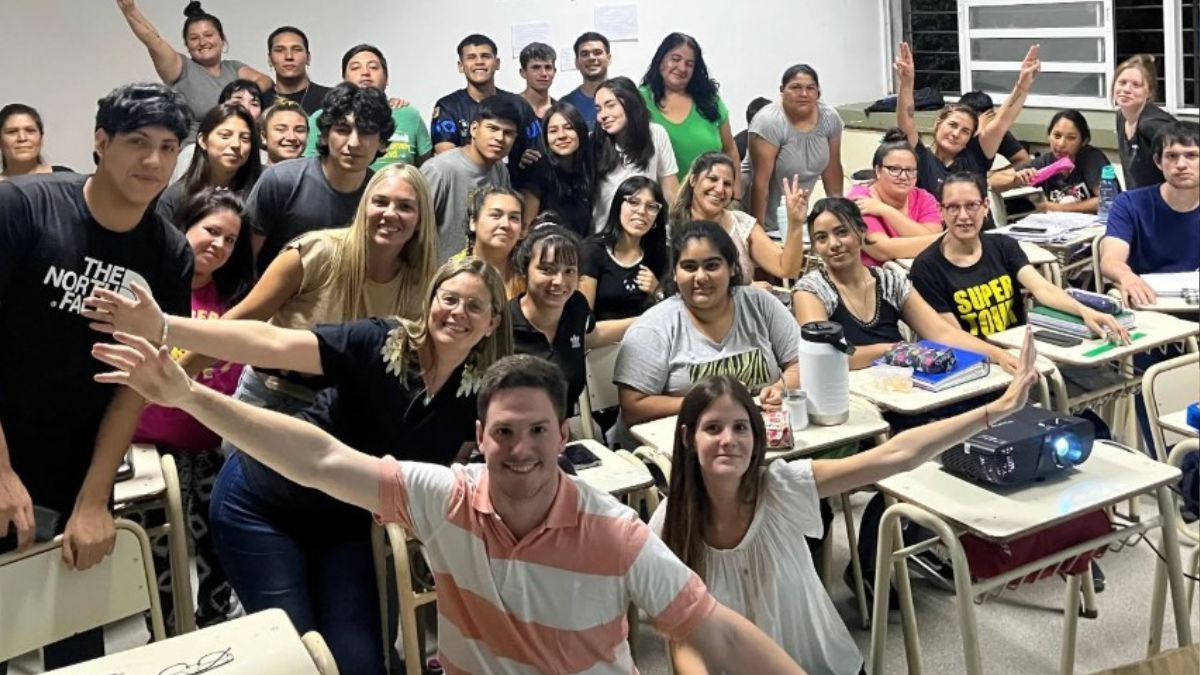 Federico y Agustina Dayer crearon @proyectouniversitario.sf y dan charlas en colegios de lo que nadie te cuenta de la Facultad.