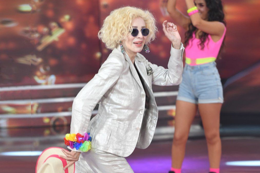 Nacha Guevara dejó su silla de jurado y bailó Carnaval Carioca en la pista