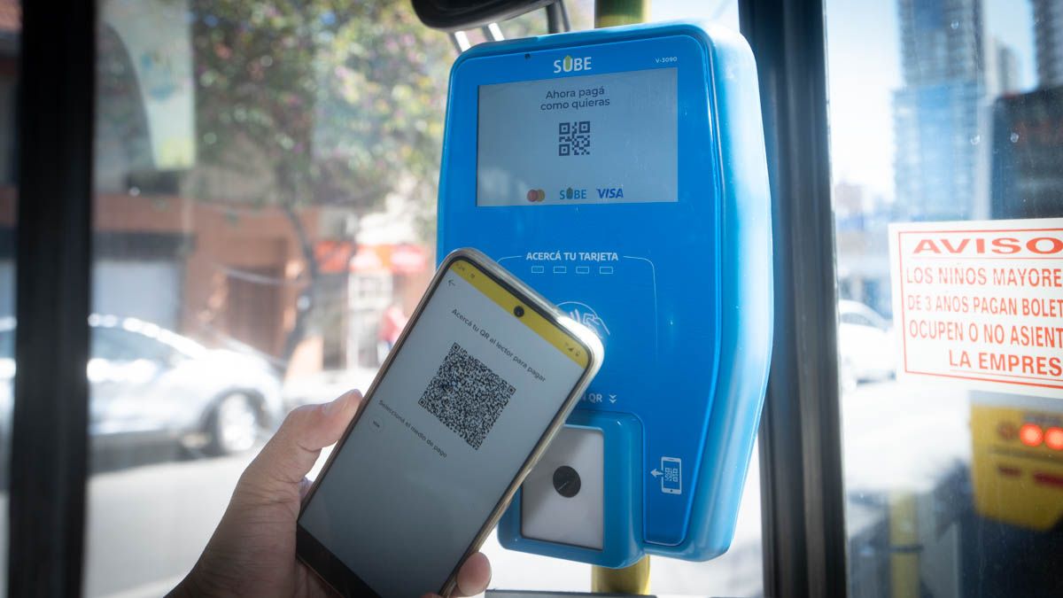 Los colectivos de Santa Fe incorporaron el pago con QR. 