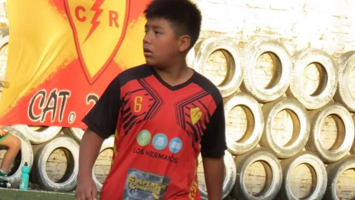 Tragedia en una canchita de Merlo: un nene se colgó del travesaño